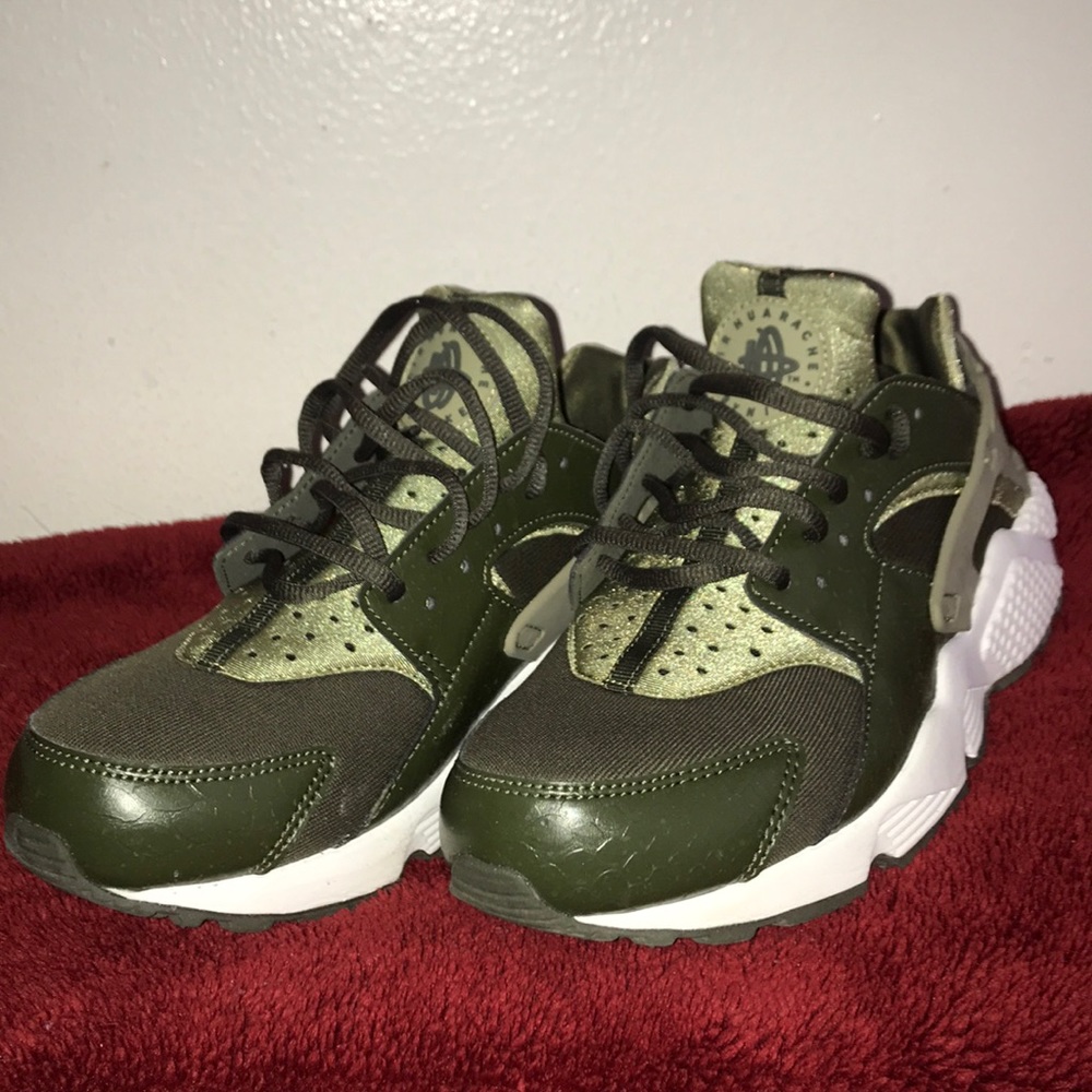 Nike Air Huarache (women)